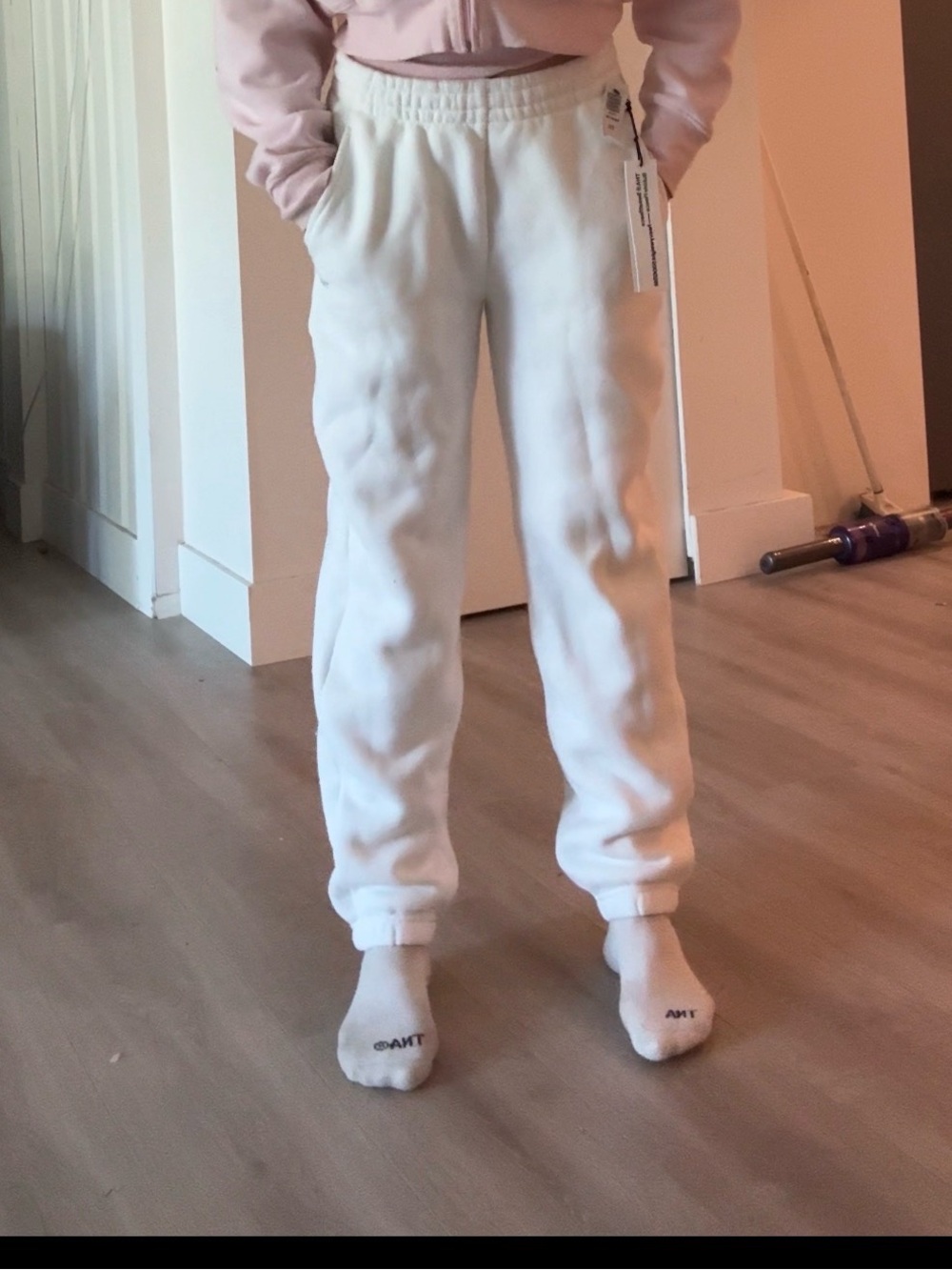BNWT TNA Aritzia Cozy White Fleece Jogger Pants sweatpants
